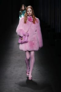 pelliccia-rosa-gucci-moda-fw-2016-2017-milano-fashion-week